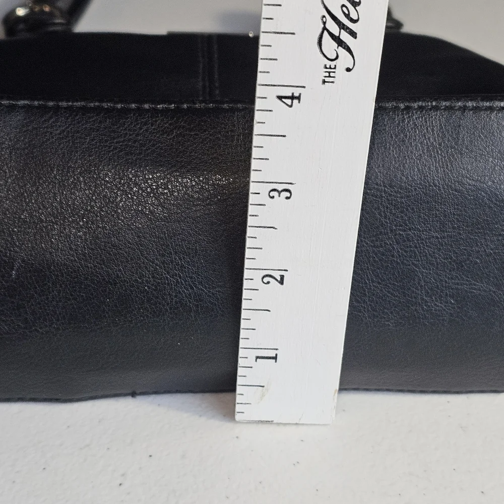 Kounty Black Leather Shoulder Bag - Picture 7 of 16